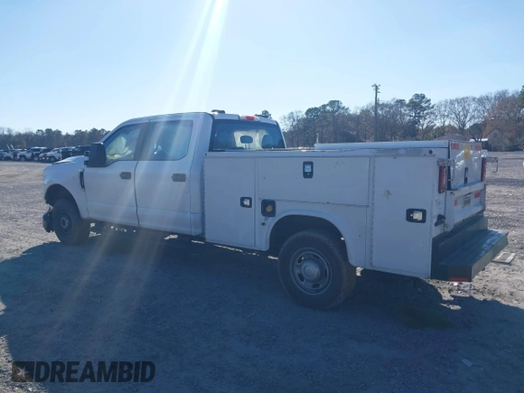 2020 Ford Super Duty F-250 SRW XL with VIN 1FD7W2B6XLED71678, listed as a IAAI auction lot 41480769 with 120,102 mi miles. Bid and sale history available at carsss.com. Image 3.