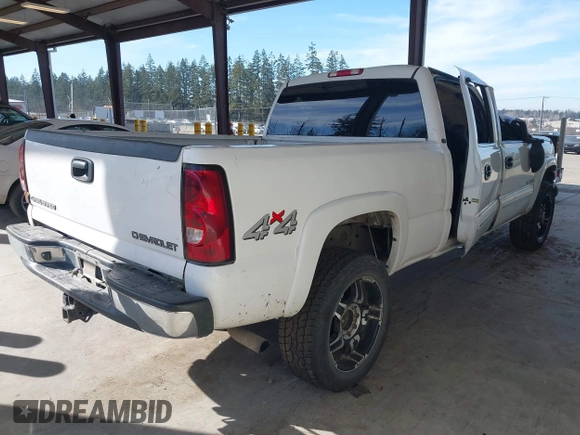 2005 Chevrolet Silverado 1500HD LT z VIN 1GCGK13U25F921945, wystawiony jako IAAI lot #41688949 z przebiegiem 250 734 mil mil oraz . Historia ofert i sprzedaży dostępna na DreamBid. Obrazek 4.