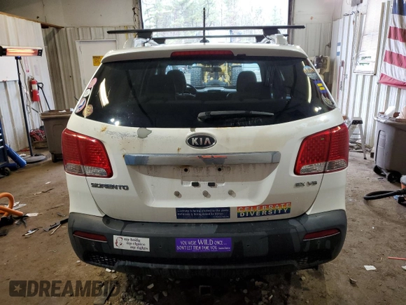 2011 Kia Sorento EX z VIN 5XYKU4A27BG136191, wystawiony jako Copart lot #52979995 z przebiegiem 209 280 mil mil oraz Szkoda całkowita • Salvage title. Historia ofert i sprzedaży dostępna na DreamBid. Obrazek 6.