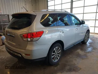 2016 Nissan Pathfinder Platinum with VIN 5N1AR2MM1GC636319, listed as a IAAI auction lot 41604985 with 138,053 mi miles. Bid and sale history available at carsss.com. Image 4.