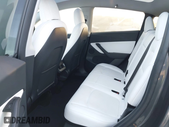 2021 Tesla Model Y Standard Range z VIN 5YJYGDED4MF121963, wystawiony jako IAAI lot #41490477 z przebiegiem 41 941 mil mil oraz . Historia ofert i sprzedaży dostępna na DreamBid. Obrazek 8.