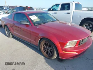 2005 Ford Mustang Deluxe z VIN 1ZVFT80N255143101, wystawiony jako IAAI lot #42843484 z przebiegiem 230 992 mil mil oraz . Historia ofert i sprzedaży dostępna na DreamBid. Obrazek 1.