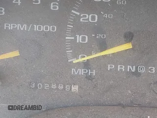 1997 GMC Suburban z VIN 1GKFK16R5VJ748880, wystawiony jako IAAI lot #41975824 z przebiegiem 302 899 mil mil oraz . Historia ofert i sprzedaży dostępna na DreamBid. Obrazek 7.