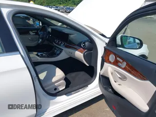 2018 Mercedes-Benz E 300 with VIN WDDZF4KB4JA370171, listed as a IAAI auction lot 42404611 with 92,944 mi miles and . Bid and sale history available at DreamBid. Image 5.