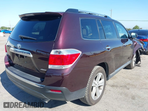 2013 Toyota Highlander Limited z VIN 5TDDK3EH7DS276173, wystawiony jako IAAI lot #42223590 z przebiegiem 45 821 mil mil oraz . Historia ofert i sprzedaży dostępna na DreamBid. Obrazek 4.