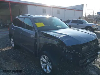 2018 Volkswagen Atlas 3.6L V6 SE with VIN 1V2LR2CA6JC544813, listed as a IAAI auction lot 40739440 with 82,632 mi miles. Bid and sale history available at carsss.com. Image 1.