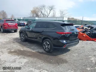 2021 Toyota Highlander XLE with VIN 5TDGZRBH6MS072433, listed as a IAAI auction lot 41894279 with 60,007 mi miles. Bid and sale history available at carsss.com. Image 3.