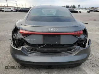 2023 Audi e-tron GT Premium Plus z VIN WAUCJBFW4P7005802, wystawiony jako Copart lot #84640904 z przebiegiem Nie podano mil oraz Szkoda całkowita • Salvage title. Historia ofert i sprzedaży dostępna na DreamBid. Obrazek 6.