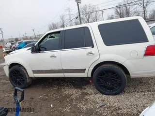 2007 Lincoln Navigator with VIN 5LMFU28567LJ13270, listed as a IAAI auction lot 41537706 with 206,707 mi miles. Bid and sale history available at carsss.com. Image 15.