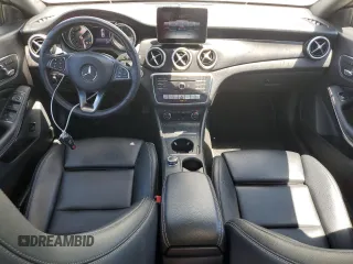 2019 Mercedes-Benz CLA 250 z VIN WDDSJ4EB8KN744108, wystawiony jako Copart lot #61002865 z przebiegiem 87 522 mil mil oraz Szkoda całkowita • Salvage title. Historia ofert i sprzedaży dostępna na DreamBid. Obrazek 8.