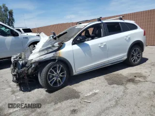 2015 Volvo V60 T5 z VIN YV4612HK7F1001283, wystawiony jako Copart lot #54272035 z przebiegiem Nie podano mil oraz Szkody całkowita. Historia ofert i sprzedaży dostępna na DreamBid. Obrazek 1.