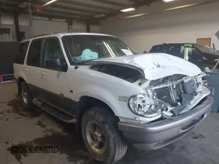 1997 Mercury Mountaineer z VIN 4M2DU55P6VUJ41951, wystawiony jako IAAI lot #42260936 z przebiegiem 151 667 mil mil oraz . Historia ofert i sprzedaży dostępna na DreamBid. Obrazek 1.