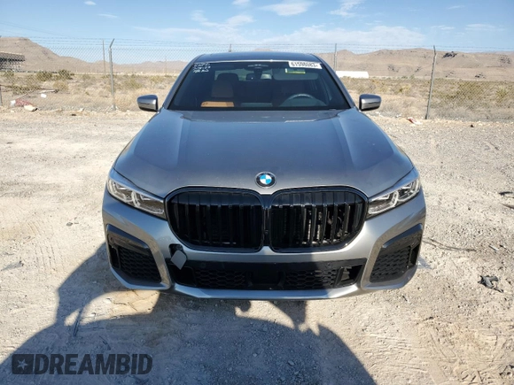 2022 BMW 7 Series 740i with VIN WBA7T2C01NCK85520, listed as a Copart auction lot 63442793 with 8,472 mi miles. Bid and sale history available at carsss.com. Image 5.