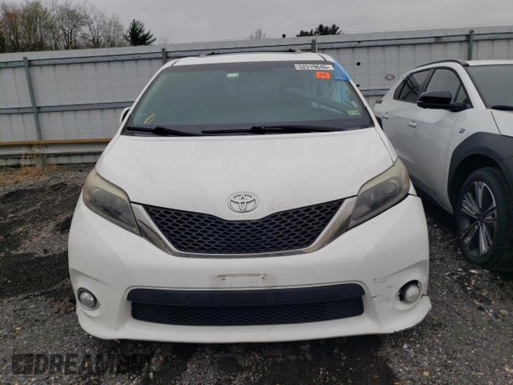 2016 Toyota Sienna SE с VIN 5TDXK3DC6GS749813, выставлен на аукционе Copart как лот 52519645 с пробегом 137 960 миль миль и Списание • Salvage title. История ставок и продаж доступна на DreamBid. Изображение 5.