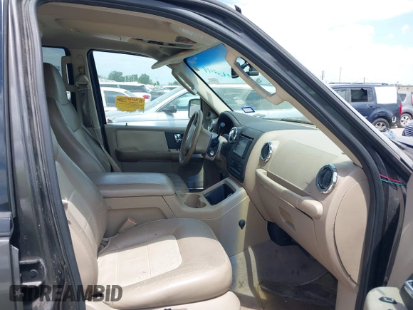 2006 Ford Expedition Eddie Bauer with VIN 1FMPU17556LA04414, listed as a IAAI auction lot 41996249 with 256,591 mi miles. Bid and sale history available at carsss.com. Image 5.