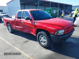 2000 Dodge Dakota with VIN 1B7GL22X1YS507257, listed as a IAAI auction lot 41348600 with 172,423 mi miles. Bid and sale history available at carsss.com. Image 1.