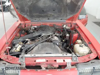 1986 Ford Mustang z VIN 1FABP2738GF131495, wystawiony jako IAAI lot #42437401 z przebiegiem 6 322 mil mil oraz . Historia ofert i sprzedaży dostępna na DreamBid. Obrazek 10.