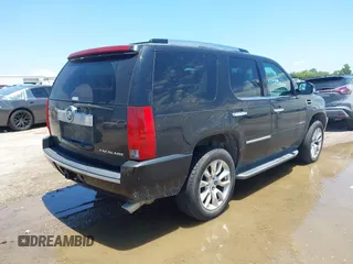 2007 Cadillac Escalade with VIN 1GYFK63897R254394, listed as a IAAI auction lot 42438713 with 199,794 mi miles and . Bid and sale history available at DreamBid. Image 4.