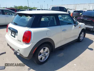 2016 MINI Hardtop z VIN WMWXP5C54G3B76234, wystawiony jako IAAI lot #41971876 z przebiegiem 34 800 mil mil oraz . Historia ofert i sprzedaży dostępna na DreamBid. Obrazek 4.