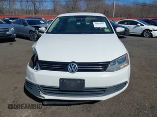 2013 Volkswagen Jetta Sedan SE with VIN 3VWDP7AJXDM373902, listed as a IAAI auction lot 41858011 with 153,974 mi miles. Bid and sale history available at carsss.com. Image 12.