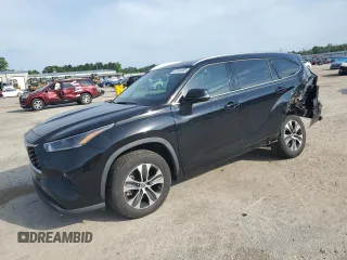 2021 Toyota Highlander XLE with VIN 5TDGZRAH3MS518829, listed as a Copart auction lot 57444465 with 49,073 mi miles and Salvage title. Bid and sale history available at DreamBid. Image 1.