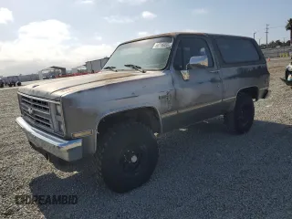 1987 Chevrolet Blazer z VIN 1GNEV18C0HF122644, wystawiony jako Copart lot #60716955 z przebiegiem 69 232 mil mil oraz Czysty tytuł • Clean title. Historia ofert i sprzedaży dostępna na DreamBid. Obrazek 1.