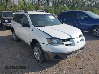 2004 Mitsubishi Outlander LS with VIN JA4LZ31F24U002784, listed as a IAAI auction lot 42069746 with 197,912 mi miles. Bid and sale history available at carsss.com. Image 1.