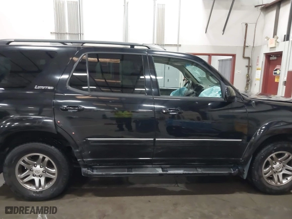 2004 Toyota Sequoia Limited with VIN 5TDZT38A24S226055, listed as a IAAI auction lot 40219005 with 226,445 mi miles. Bid and sale history available at carsss.com. Image 14.