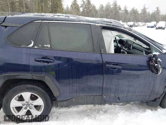 2020 Toyota RAV4 XLE with VIN 2T3P1RFV4LC117598, listed as a IAAI auction lot 41556701 with 38,447 mi miles. Bid and sale history available at carsss.com. Image 12.