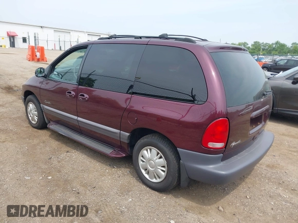 1999 Plymouth Voyager z VIN 2P4GP45G8XR219355, wystawiony jako IAAI lot #42482440 z przebiegiem 129 283 mil mil oraz . Historia ofert i sprzedaży dostępna na DreamBid. Obrazek 3.