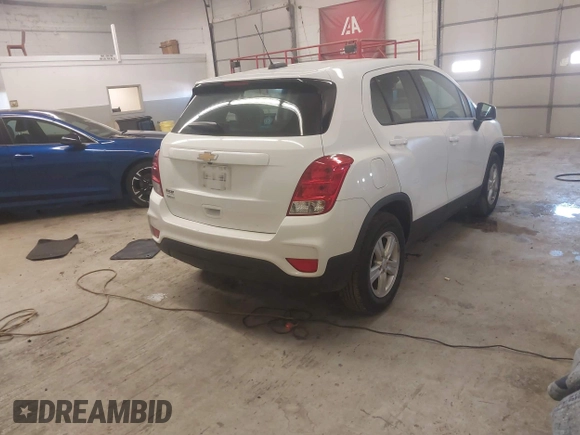 2020 Chevrolet Trax LS with VIN KL7CJKSB2LB093520, listed as a IAAI auction lot 41976707 with 37,933 mi miles and . Bid and sale history available at carsss.com. Image 4.