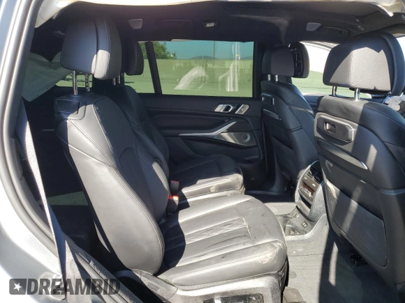 2023 BMW X7 M60i z VIN 5UX33EM0XP9N45266, wystawiony jako Copart lot #68922574 z przebiegiem Nie podano mil oraz Szkody całkowita. Historia ofert i sprzedaży dostępna na DreamBid. Obrazek 11.