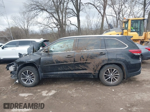2017 Toyota Highlander XLE with VIN 5TDJZRFH3HS442906, listed as a IAAI auction lot 41840222 with 141,825 mi miles and . Bid and sale history available at DreamBid. Image 15.