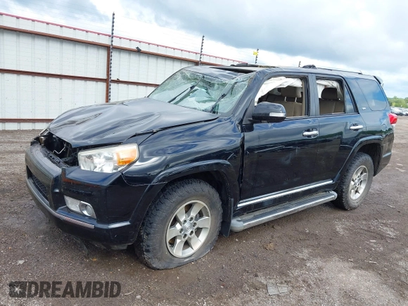 2011 Toyota 4Runner Trail z VIN JTEBU5JR0B5040278, wystawiony jako IAAI lot #42210447 z przebiegiem 263 253 mil mil oraz . Historia ofert i sprzedaży dostępna na DreamBid. Obrazek 2.