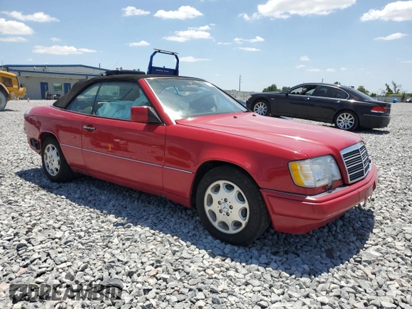 1995 Mercedes-Benz E 320 with VIN WDBEA66E3SC260806, listed as a Copart auction lot 55919665 with 114,083 mi miles and Salvage Title. Bid and sale history available at DreamBid. Image 4.