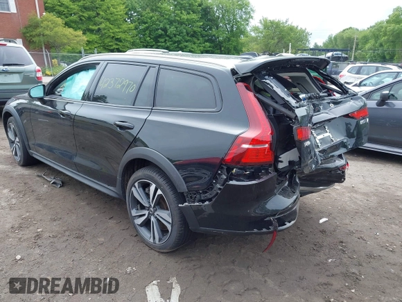 2023 Volvo V60 Plus with VIN YV4L12WY5P2105714, listed as a IAAI auction lot 42372970 with 30,170 mi miles and . Bid and sale history available at DreamBid. Image 3.