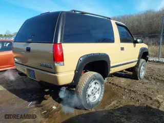 1998 Chevrolet Tahoe with VIN 3GNEK18R2WG122041, listed as a IAAI auction lot 41543943 with 106,978 mi miles. Bid and sale history available at carsss.com. Image 4.