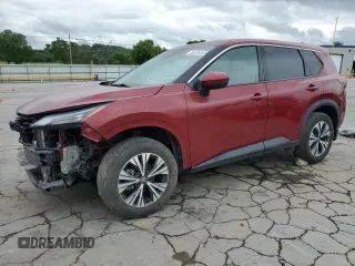2021 Nissan Rogue SV z VIN 5N1AT3BB9MC812635, wystawiony jako Copart lot #58536845 z przebiegiem 26 398 mil mil oraz Czysty tytuł • Clean title. Historia ofert i sprzedaży dostępna na DreamBid. Obrazek 1.