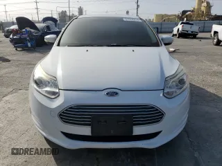 2015 Ford Focus Electric z VIN 1FADP3R43FL204874, wystawiony jako Copart lot #57968814 z przebiegiem 104 590 mil mil oraz Tytuł czysty. Historia ofert i sprzedaży dostępna na DreamBid. Obrazek 5.