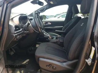 2019 Chrysler Pacifica Touring Plus with VIN 2C4RC1FG5KR603902, listed as a Copart auction lot 58475535 with 136,017 mi miles and Salvage title. Bid and sale history available at DreamBid. Image 7.