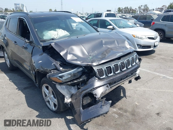 2023 Jeep Compass Latitude z VIN 3C4NJDBN7PT533642, wystawiony jako IAAI lot #42473847 z przebiegiem 34 589 mil mil oraz . Historia ofert i sprzedaży dostępna na DreamBid. Obrazek 6.