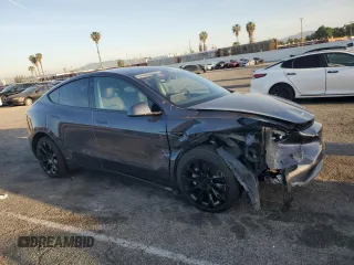 2022 Tesla Model Y Long Range z VIN 7SAYGAEE9NF366382, wystawiony jako Copart lot #52179515 z przebiegiem 41 654 mil mil oraz Szkoda całkowita • Salvage title. Historia ofert i sprzedaży dostępna na DreamBid. Obrazek 4.