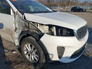 2019 Kia Sorento LX V6 with VIN 5XYPG4A57KG481194, listed as a IAAI auction lot 41748834 with 139,829 mi miles. Bid and sale history available at carsss.com. Image 6.