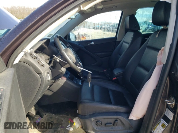 2016 Volkswagen Tiguan S with VIN WVGBV7AX7GW607563, listed as a Copart auction lot 49958725 with 92,464 mi miles and Salvage Title. Bid and sale history available at DreamBid. Image 7.