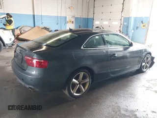2009 Audi A5 z VIN WAUDK78T29A049174, wystawiony jako IAAI lot #42196460 z przebiegiem 171 255 mil mil oraz . Historia ofert i sprzedaży dostępna na DreamBid. Obrazek 4.
