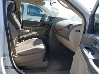 2008 Chrysler Town & Country LX with VIN 2A8HR44H18R749321, listed as a IAAI auction lot 41950374 with 167,210 mi miles. Bid and sale history available at carsss.com. Image 5.