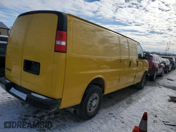 2019 Chevrolet Express Cargo Van with VIN 1GCWGBFP5K1158353, listed as a Copart auction lot 87756085 with 284,043 mi miles and Salvage Title. Bid and sale history available at carsss.com. Image 3.