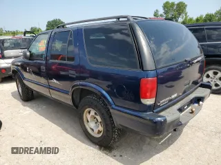 1998 GMC Jimmy SL with VIN 1GKCS13W1W2573343, listed as a Copart auction lot 61846274 with 0 mi miles and Salvage Title. Bid and sale history available at carsss.com. Image 2.
