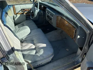 1979 Cadillac Fleetwood z VIN 6B69S99265014, wystawiony jako Copart lot #77011414 z przebiegiem 80 673 mil mil oraz Tytuł czysty. Historia ofert i sprzedaży dostępna na DreamBid. Obrazek 5.