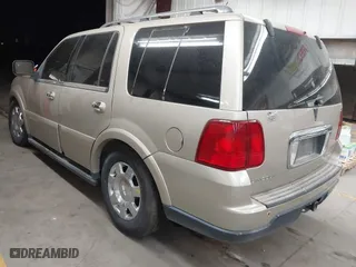 2005 Lincoln Navigator Luxury with VIN 5LMFU275X5LJ19216, listed as a IAAI auction lot 41641059 with 133,888 mi miles. Bid and sale history available at carsss.com. Image 3.